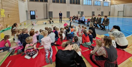 Tradicionalen slovenski zajtrk  v Vrtcu Ravne (7)